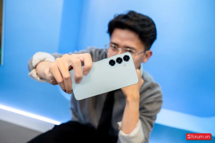 Thời gian sạc đầy của Samsung Galaxy S25 và S25 Plus mất bao lâu?