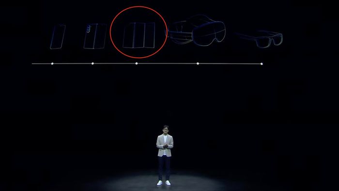 Samsung đang nghiên cứu và phát triển điện thoại thông minh với màn hình gập ba độc đáo