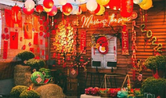 Trang trí gian hàng Tết bằng đèn lồng