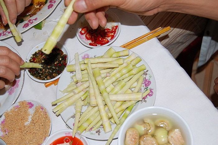 Banner thông báo nghỉ Tết 2025 được thiết kế riêng cho cửa tiệm