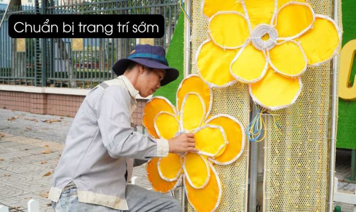 Chuẩn bị trang trí sớm để kịp thời điều chỉnh