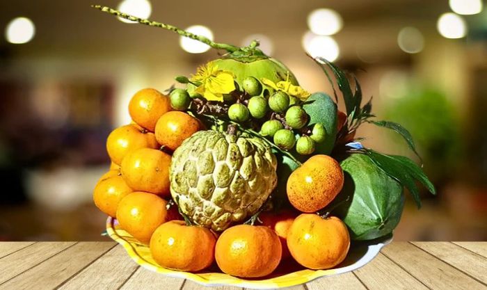 Sắp xếp các loại quả sao cho hợp lý và cân đối.