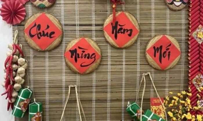 Trang trí gian hàng Tết bằng mẹt tre
