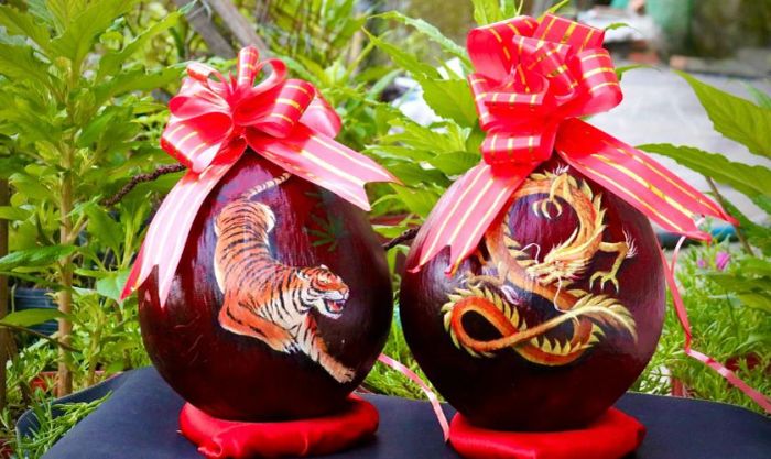 Dừa Tết phun sơn hình hổ và rồng