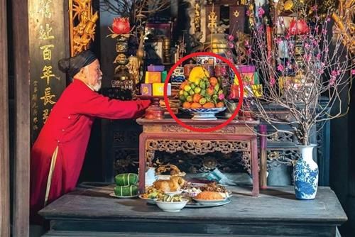 Những vật cần gỡ bỏ trên bàn thờ khi hết Tết.