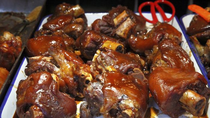 The visually enticing appearance of braised pork knuckle