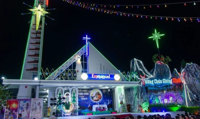 Giáo Xứ Thanh Phong - Nhà thờ trang trí Noel đẹp nhất