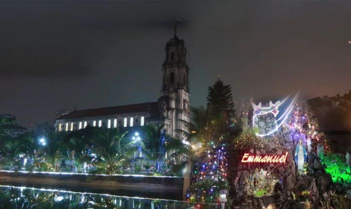 Nhà thờ Phùng Khoang rực rỡ trong đêm Giáng Sinh