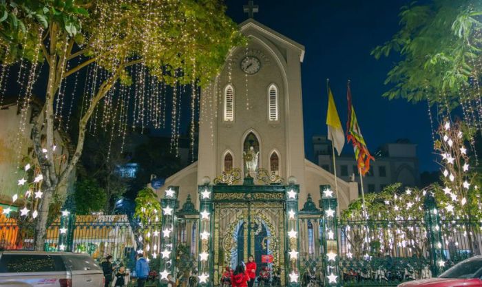 Nhà thờ Hàm Long - Địa điểm check-in Giáng Sinh nổi bật tại Hà Nội