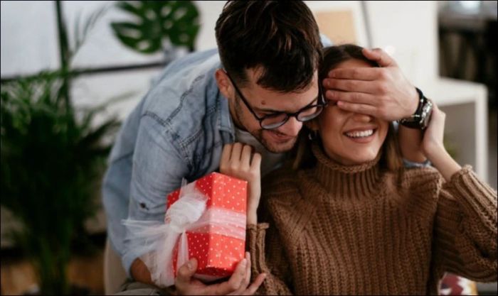 Chọn quà Noel cho vợ dựa trên độ tuổi