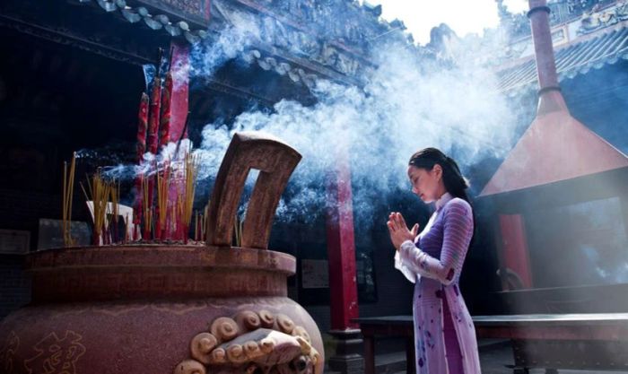 Đi chùa cầu bình an và giải xui nếu lỡ cắt tóc ngày 30 Tết