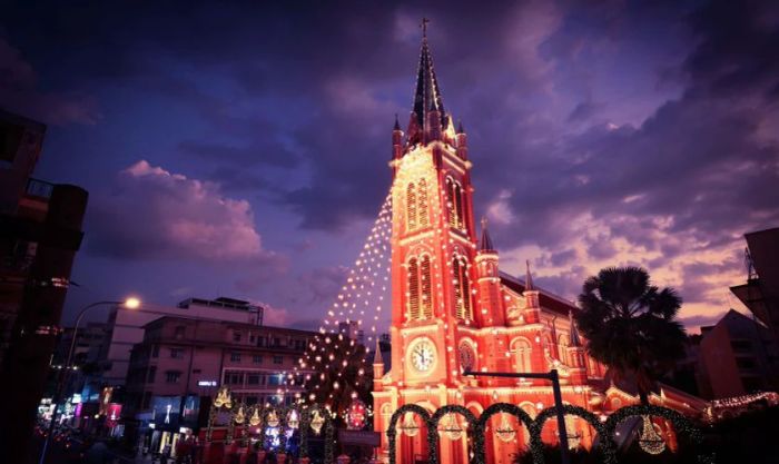 Nhà thờ Tân Định - Điểm check-in không thể bỏ qua trong mùa Giáng Sinh
