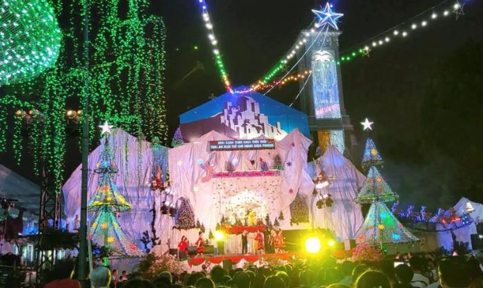 Nhà thờ Hạnh Thông Tây - Địa điểm chụp ảnh Giáng Sinh được giới trẻ yêu thích