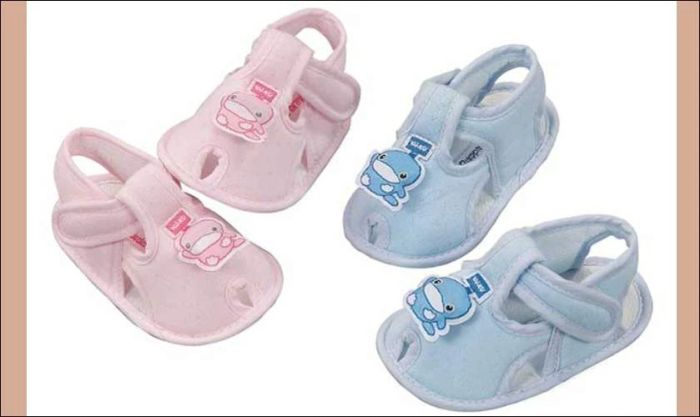 Quà tặng giày tập đi cho bé vào dịp Giáng sinh