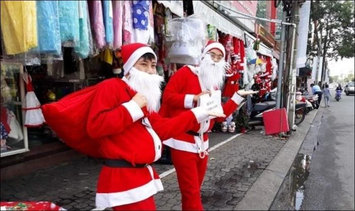 Ông già Noel đi chợ