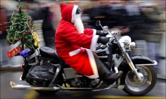 Ông già Noel đi xe máy