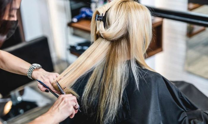 Chọn kiểu tóc và đặt lịch hẹn trước khi làm tóc dịp Tết