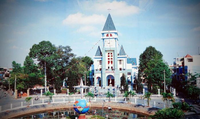 Nhà Thờ Phú Bình - Địa điểm trang trí Noel đẹp không thể bỏ qua