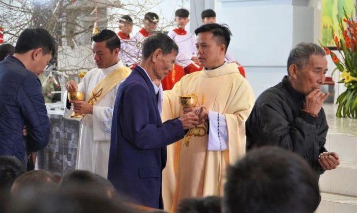 Lời chúc thể hiện sự tôn trọng và tình cảm chân thành dành cho cha xứ