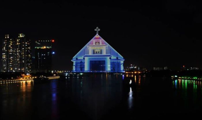 Nhà thờ Thủ Thiêm - Địa điểm chụp ảnh Giáng Sinh được yêu thích
