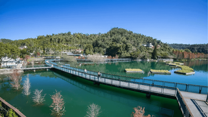 Cycling around the path of Sun Moon Lake