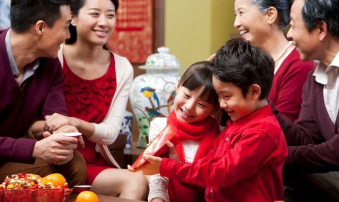 Ảnh Tết gia đình hạnh phúc trong dịp Tết cổ truyền