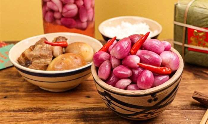 Dưa hành có thể kết hợp với nhiều món ngon trong ngày Tết