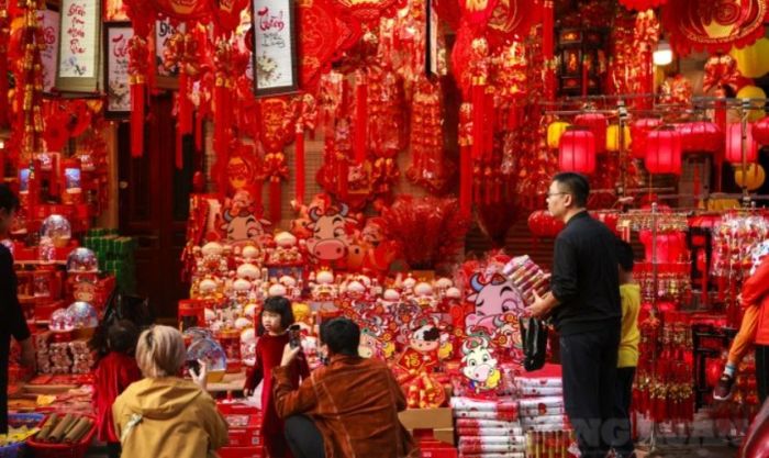 Phố bán đồ Tết đẹp, là địa điểm chụp ảnh Tết hấp dẫn