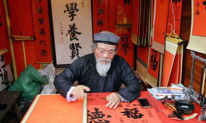 Câu đối đỏ ngày Tết là một nét đẹp truyền thống không thể thiếu