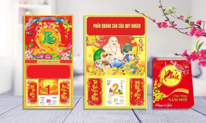 Lịch Tết là một món quà truyền thống và quen thuộc trong dịp năm mới