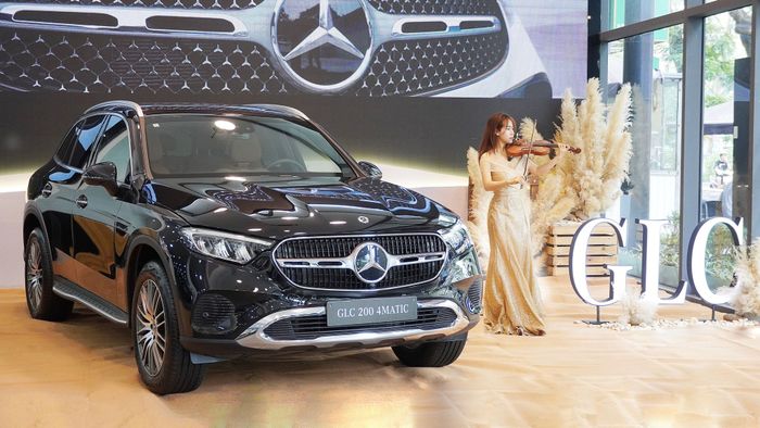 Mercedes-Benz Haxaco Hanoi Image 2
