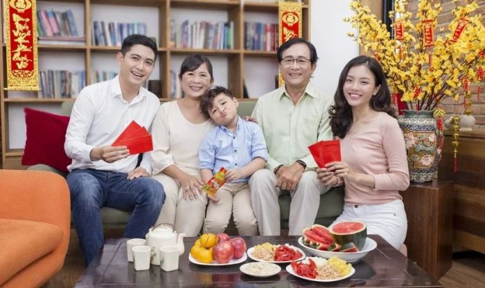 Hình ảnh Tết Ất Tỵ 2025 cùng gia đình