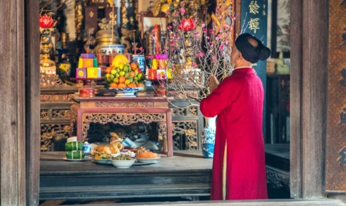 Cúng bái và cầu an là một phương pháp để cầu mong những điều tốt đẹp đến với gia đình trong năm mới.