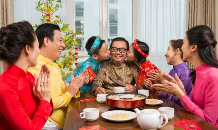 Chúc Tết cô chú - Hình ảnh đẹp về văn hóa Tết Việt Nam