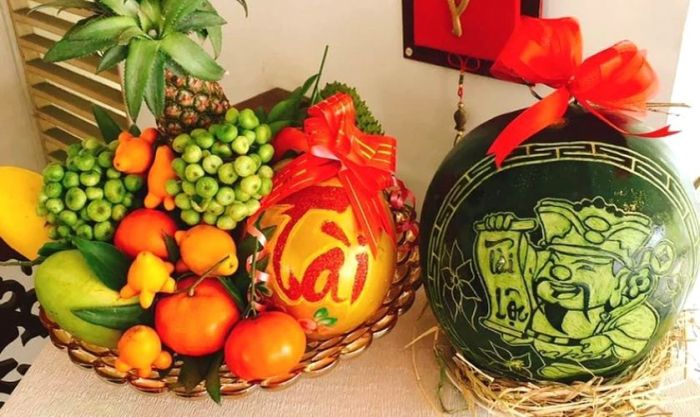 Mâm ngũ quả chưng Tết được bài trí một cách nghệ thuật