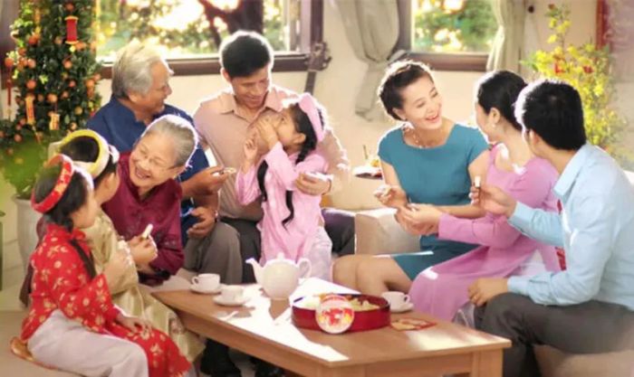 Hình ảnh đại gia đình sum vầy chúc Tết