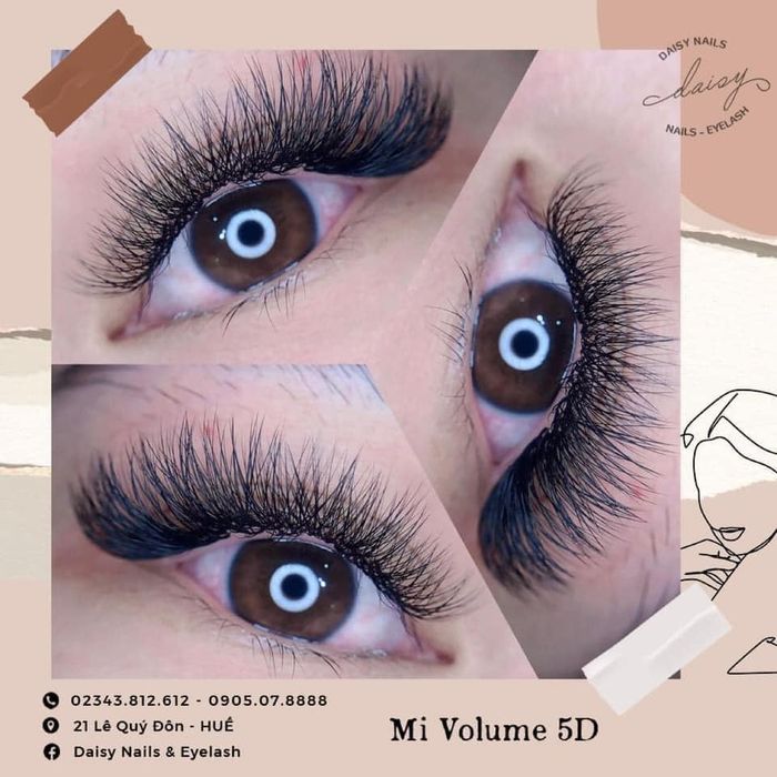 Daisy Nails & Eyelash Image 2