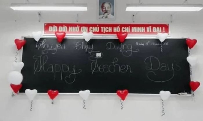 Mẫu trang trí bảng 20/11 bằng bóng bay đáng để chiêm ngưỡng