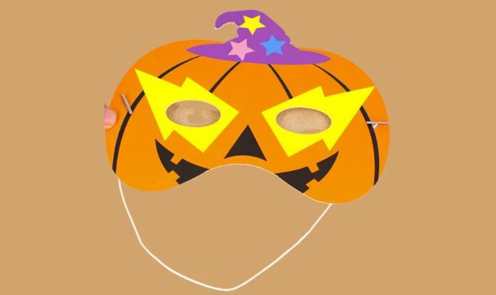 Tạo mặt nạ Halloween bằng giấy bìa cứng