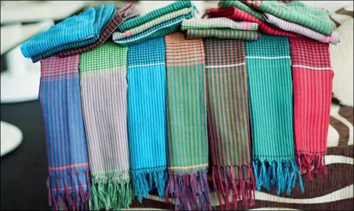Gợi ý tặng khăn choàng cổ cho giáo viên chủ nhiệm
