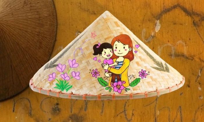 Vẽ nón lá với chủ đề mẹ, thể hiện tình yêu và lòng biết ơn