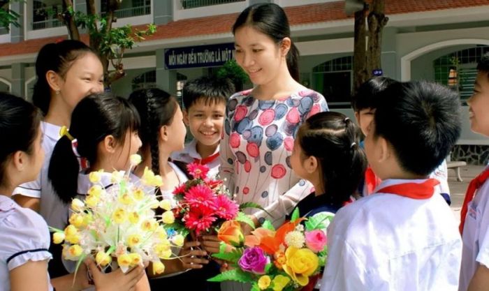 Những hình ảnh đáng yêu và ấm áp giữa cô giáo và học trò
