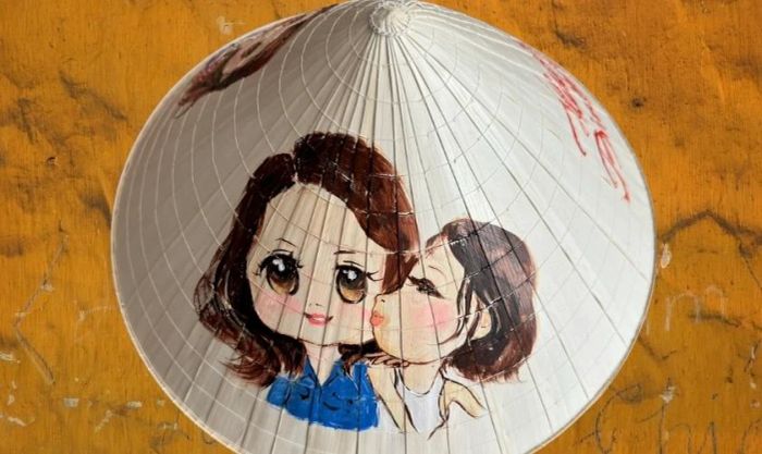 Mẫu nón lá 20/10 với chủ đề về mẹ đầy ấm áp