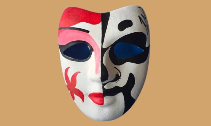 Mặt nạ Halloween từ hộp xốp đẹp mắt