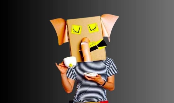 Tận dụng thùng carton để làm mặt nạ Halloween