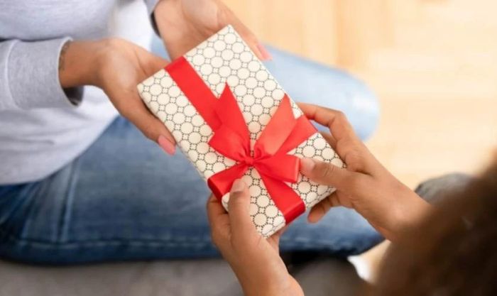 Ý nghĩa sâu sắc của việc tặng quà 19/11 cho học sinh
