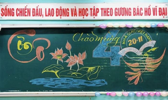 Tác phẩm tranh vẽ bằng phấn trên bảng chào mừng ngày 20/11