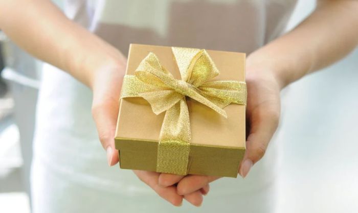 Có nên tặng quà cho cô giáo vào ngày 20/10 không?