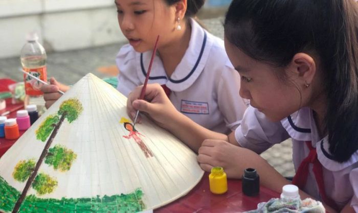 Trang trí nón lá 20/10 mang ý nghĩa gì?