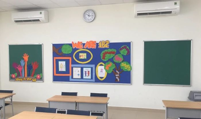 Mẫu trang trí bảng lớp 20/11 bằng hình dán tiết kiệm chi phí